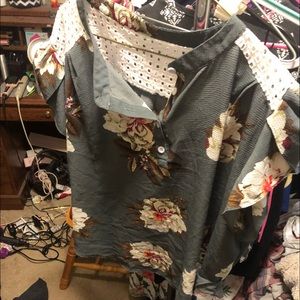 SHEIN Curve top size 3x. Gray with white florals. Petal shaped sleeve